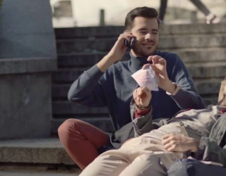 Ad La Quiniela – Dos hombres y un boleto – París